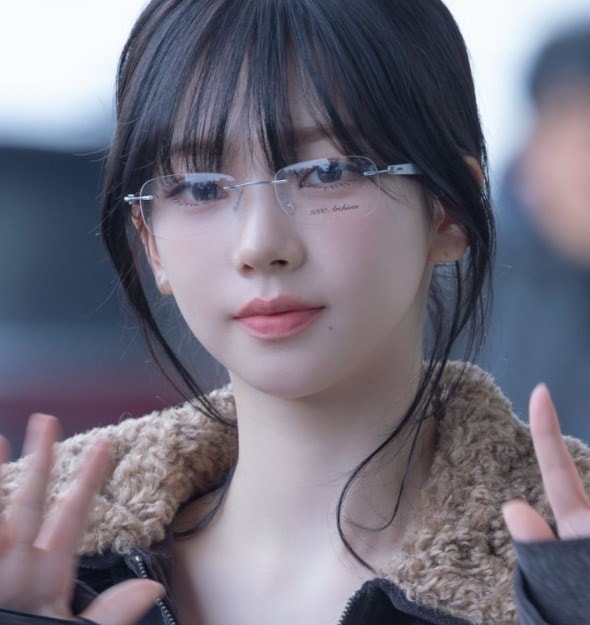 美品 YVMIN イヴミン aespa カリナ クリスタル リムレス サングラス 美品 YVMIN イヴミン aespa カリナ クリスタル リムレス