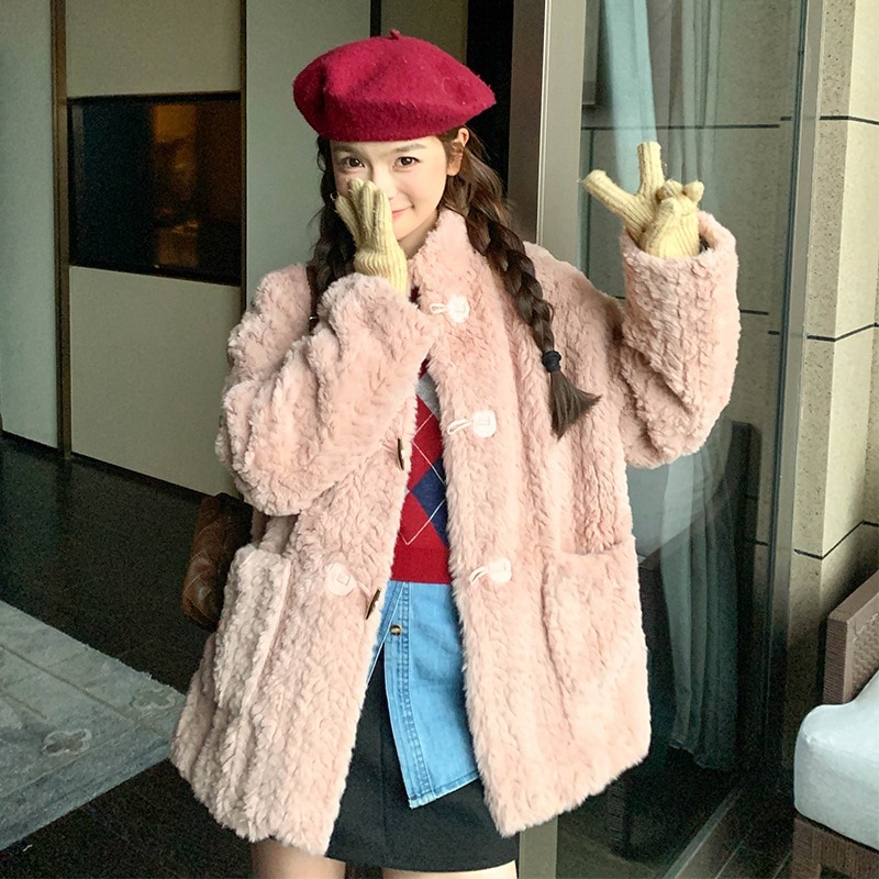 かわいい毛皮の牛の角のボタンの子羊のウールのコート2024新しい厚くされた小さい毛皮1つの綿のジャケット