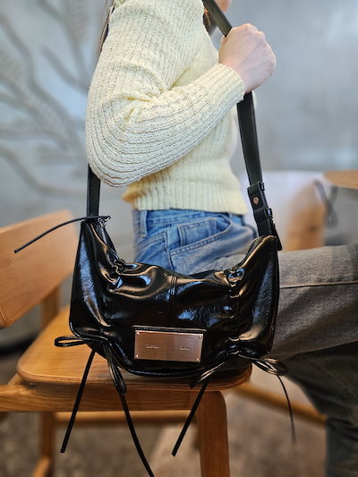 【Matin Kim】関税込★ハーフシャーリングリボンラウンドバッグ Matin Kim】関税込☆ハーフシャーリングリボンラウンドバッグ