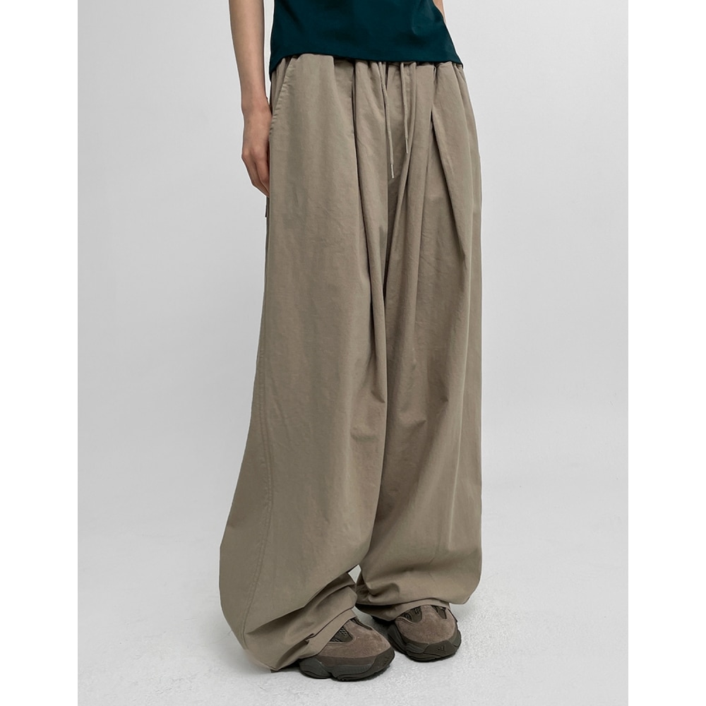 ブラックアップ (ユニセックス) なめらかなピンタックワイドバンディングパンツ ブラックアップ (ユニセックス) なめらかなピンタックワイドバンディングパンツ