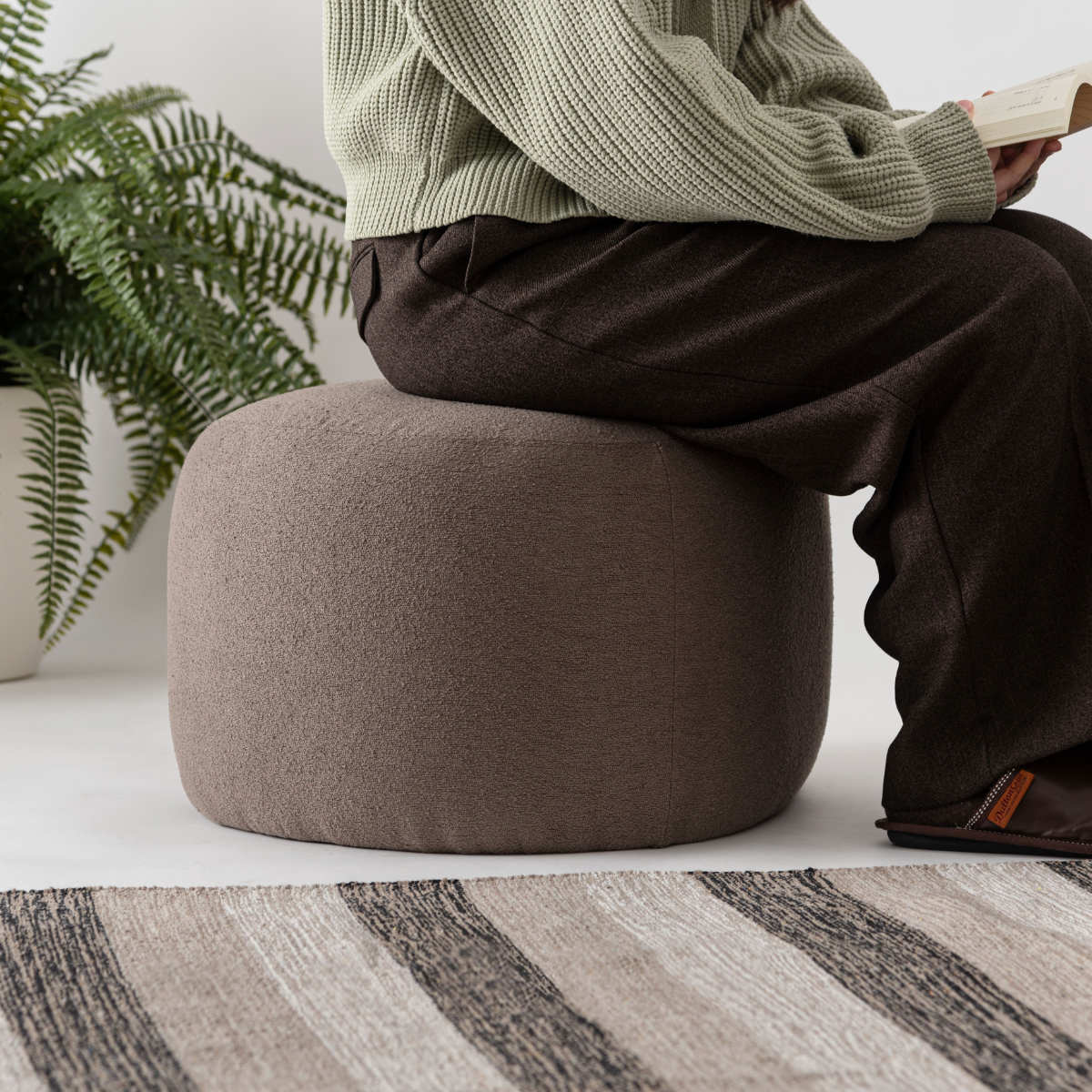 スツール 高さ33cm シンプル 1人掛け コンパクト ファブリック 布 低め ロー 椅子 リビング 玄関 モダン スタイリッシュ ホテルライク スツール 高さ33cm シンプル 1人掛け コンパクト ファブリック 布 低め ロー 椅子 リビング 玄関 モダン スタイリッシュ ホテルライク