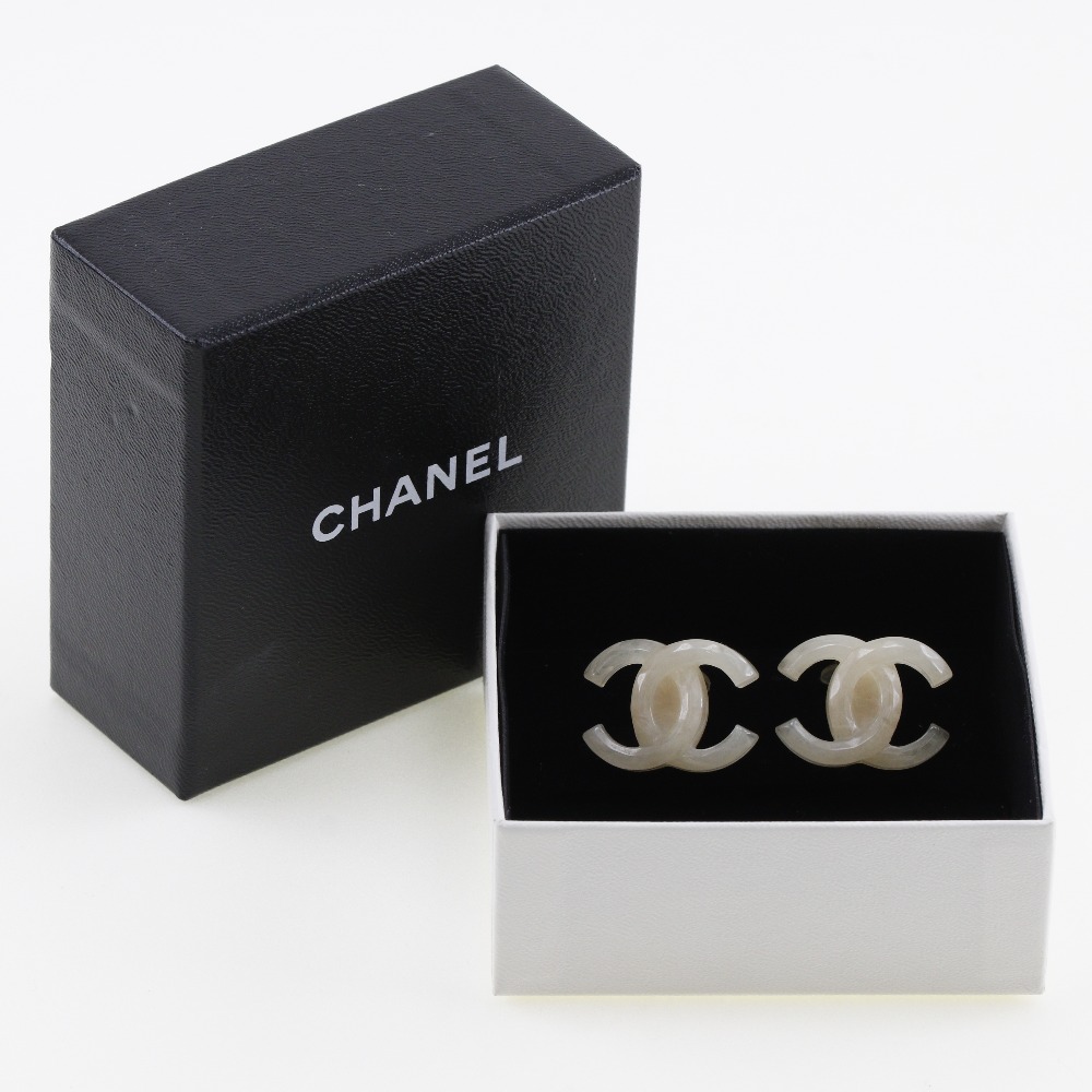 ココマーク イヤリング プラスチック 白 02P 約5.7g レディース 中古品 A-ランク