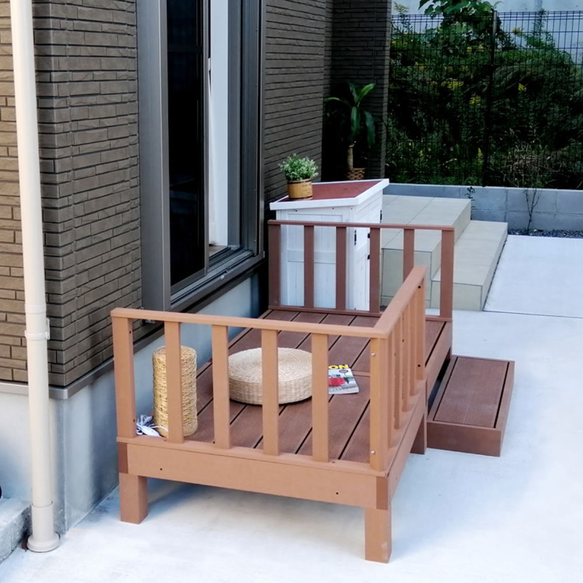 人工木ウッドデッキ ecofeel エコフィール 8台 ステップ・フェンスセット 2坪 ガーデンデッキ 人工木デッキ 人工木 DIY 縁台 ぬれ縁 90x90cm セット 掃き出し窓 連結