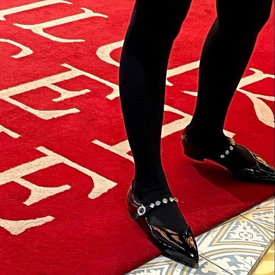 パツパツポイントエナメルパンプス