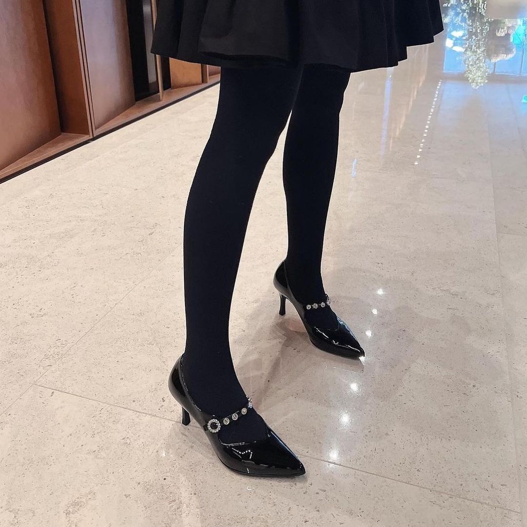 パツパツポイントエナメルパンプス