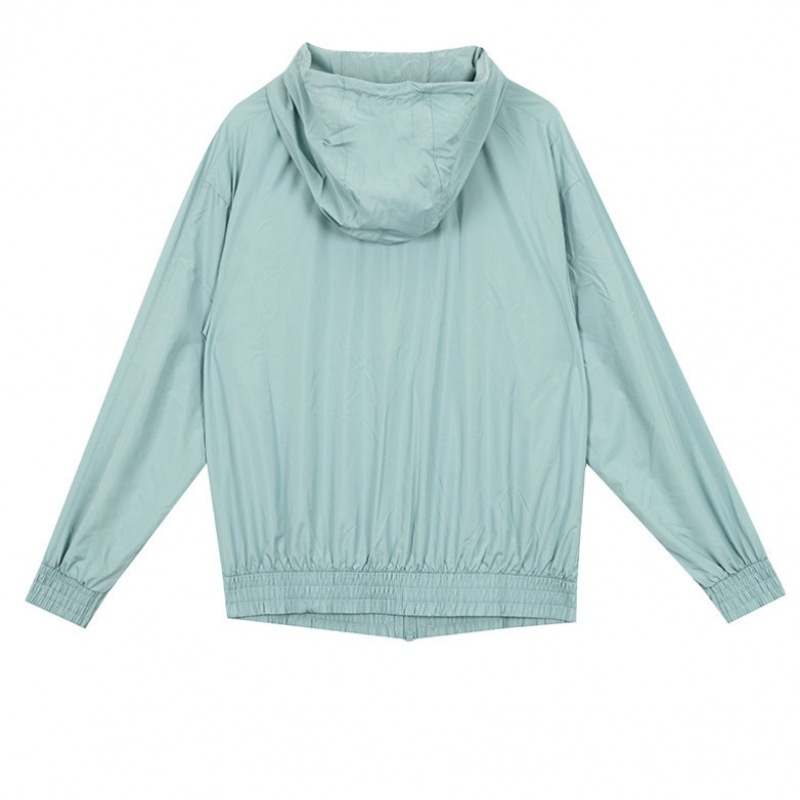 Nike W ウィンドプルーフクラシックウーブンルーズ UV プロテクションフード付きジャケット Nike W ウィンドプルーフクラシックウーブンルーズ UV プロテクションフード付きジャケット