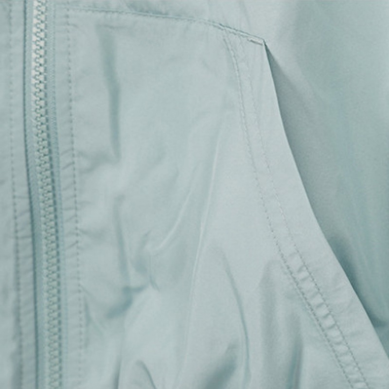 Nike W ウィンドプルーフクラシックウーブンルーズ UV プロテクションフード付きジャケット Nike W ウィンドプルーフクラシックウーブンルーズ UV プロテクションフード付きジャケット