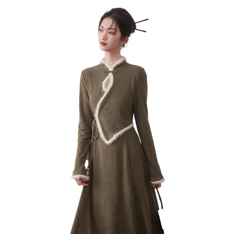 新しい中国風の茶色のボタン付きフェイクツーピースの豪華な長袖ドレス女性用高級スリムでエレガントなロングスカート 新しい中国風の茶色のボタン付きフェイクツーピースの豪華な長袖ドレス女性用高級スリムでエレガントなロングスカート