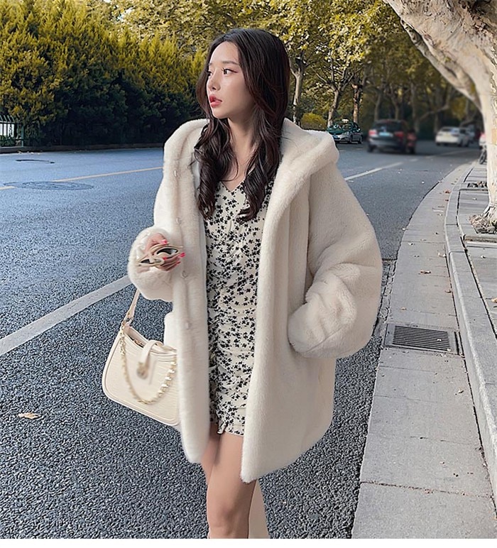 ボリュームファーコート フェイクファー モコモココート ボアパーカー レデイース かわいい アウター フード付き 冬 防風 防寒 暖かい 柔らかい　韓国風 きれいめ カジュアル 秋冬 白 d1417d