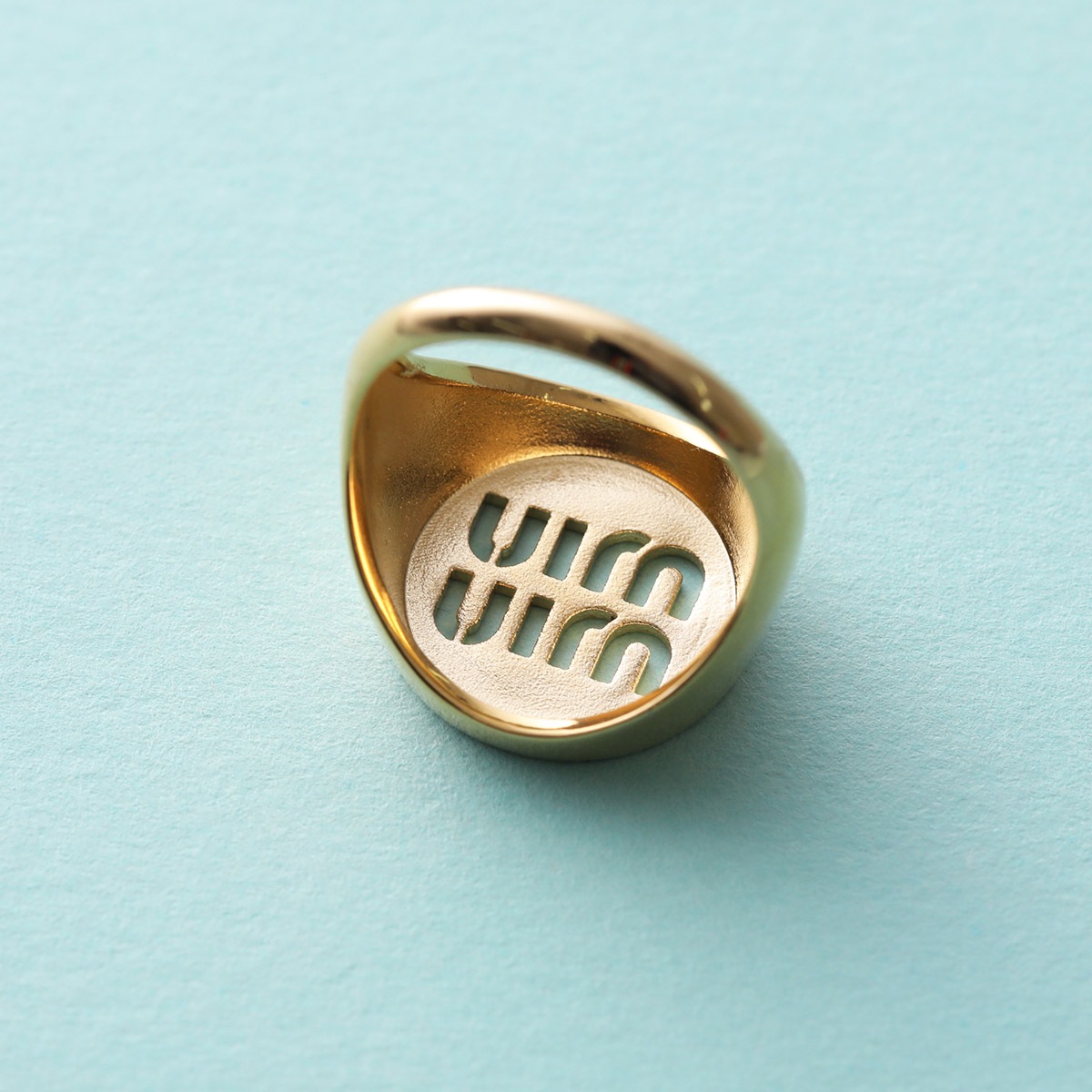 MIUMIU ミュウミュウ リング 5IA046 2DTU レディース シグネットリング 指輪 アクセサリー ブラス ロゴ F0056/ORO