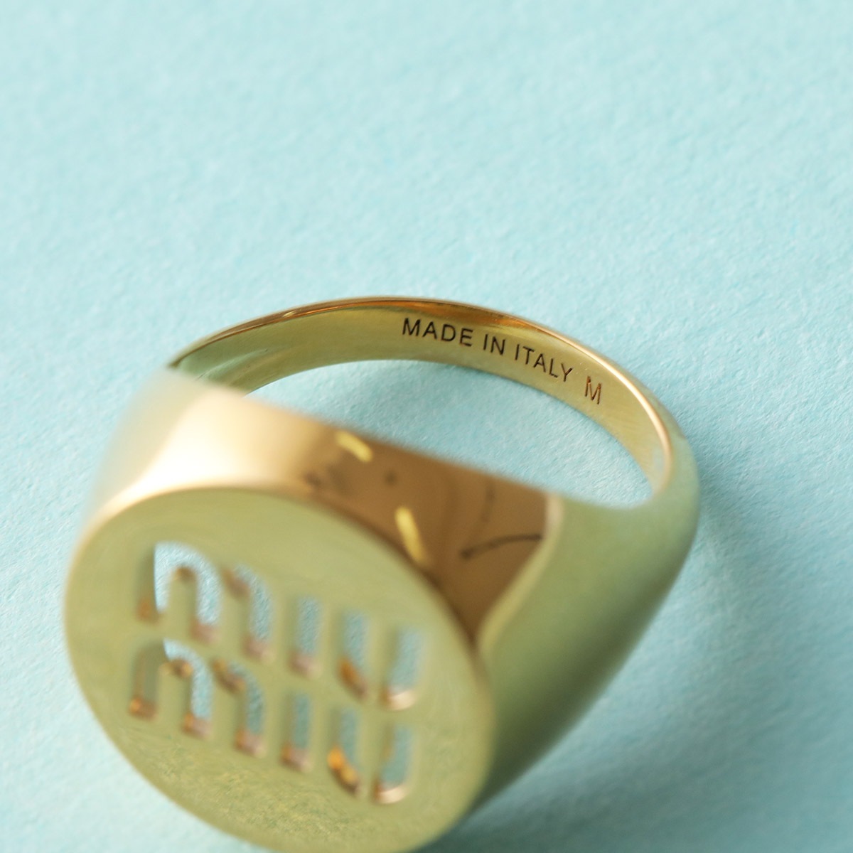 MIUMIU ミュウミュウ リング 5IA046 2DTU レディース シグネットリング 指輪 アクセサリー ブラス ロゴ F0056/ORO