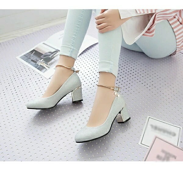 パンプス ハイヒール キラキラ 太いヒール 小さいサイズ ストラップ 女の子 3colors パープル シルバー ブルー 結婚式 ピアノ発表会 可愛い かわいい パーティー シューズ 靴 演奏会 演出 パンプス ハイヒール キラキラ 太いヒール 小さいサイズ ストラップ 女の子 3colors パープル シルバー ブルー 結婚式 ピアノ発表会 可愛い かわいい パーティー シューズ 靴 演奏会 演出