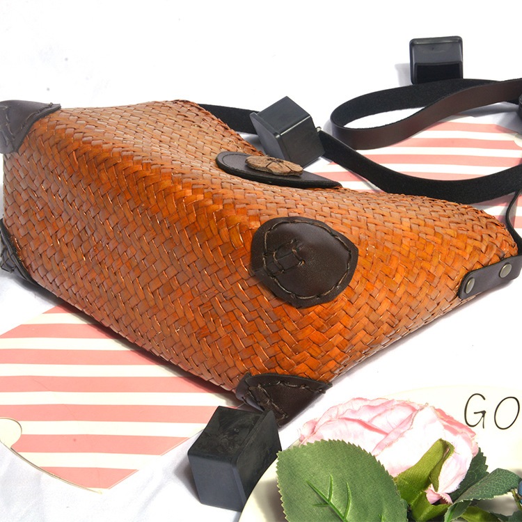 2024新潮ネット赤麦わら編みバッグエスニック風ハンドメイドニットシングルショルダー斜め掛けレディースレトロストローバッグ