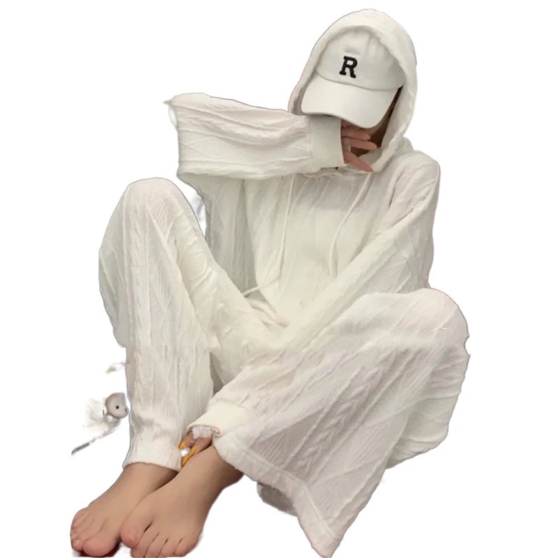 ハイエンドのカスタマイズ-女性用の白い月光テクスチャスーツ秋と冬の怠惰なスタイルカジュアルなルーズフード付きセーターツイストとベルベットのツーピースセット ハイエンドのカスタマイズ-女性用の白い月光テクスチャスーツ秋と冬の怠惰なスタイルカジュアルなルーズフード付きセーターツイストとベルベットのツーピースセット