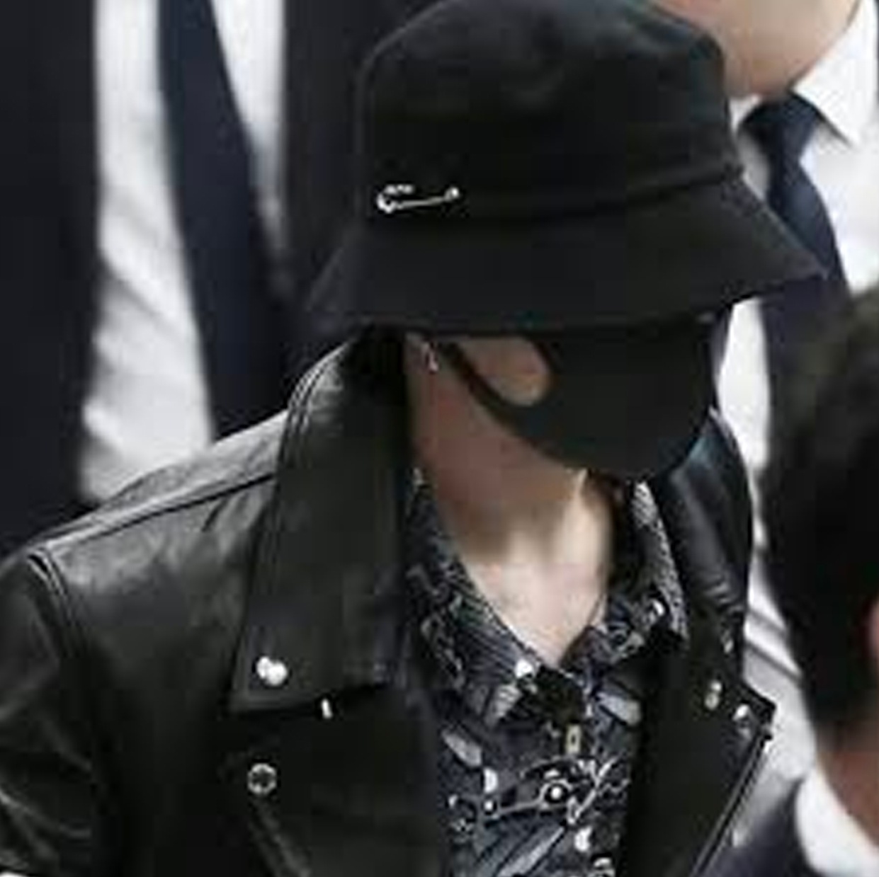 bts着用 MCBRY LONG BUCKET HAT