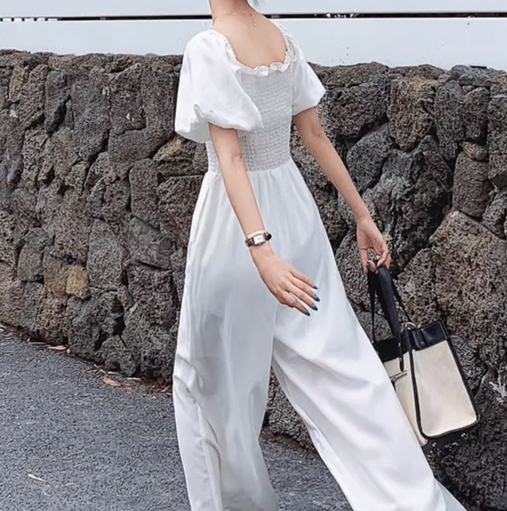 ジャンプスーツ 半袖 かわいい 大人可愛い きれいめ シンプル カジュアル 大人 上品 おしゃれ お洒落 大人女子 こなれ感 個性的 主役級 存在感 美容師 メイクアップアーティスト ネイリスト