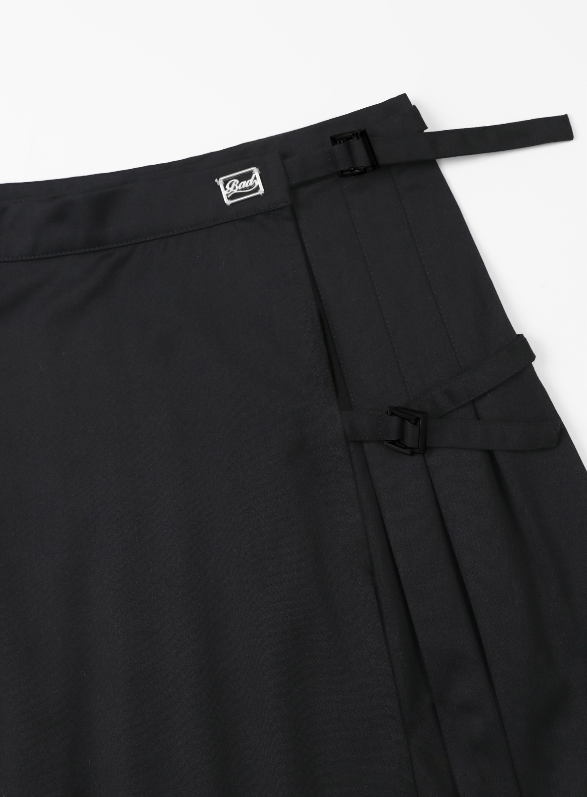 【BADBLOOD】 PLEATED TWILL WRAP SKIRT : BLACK