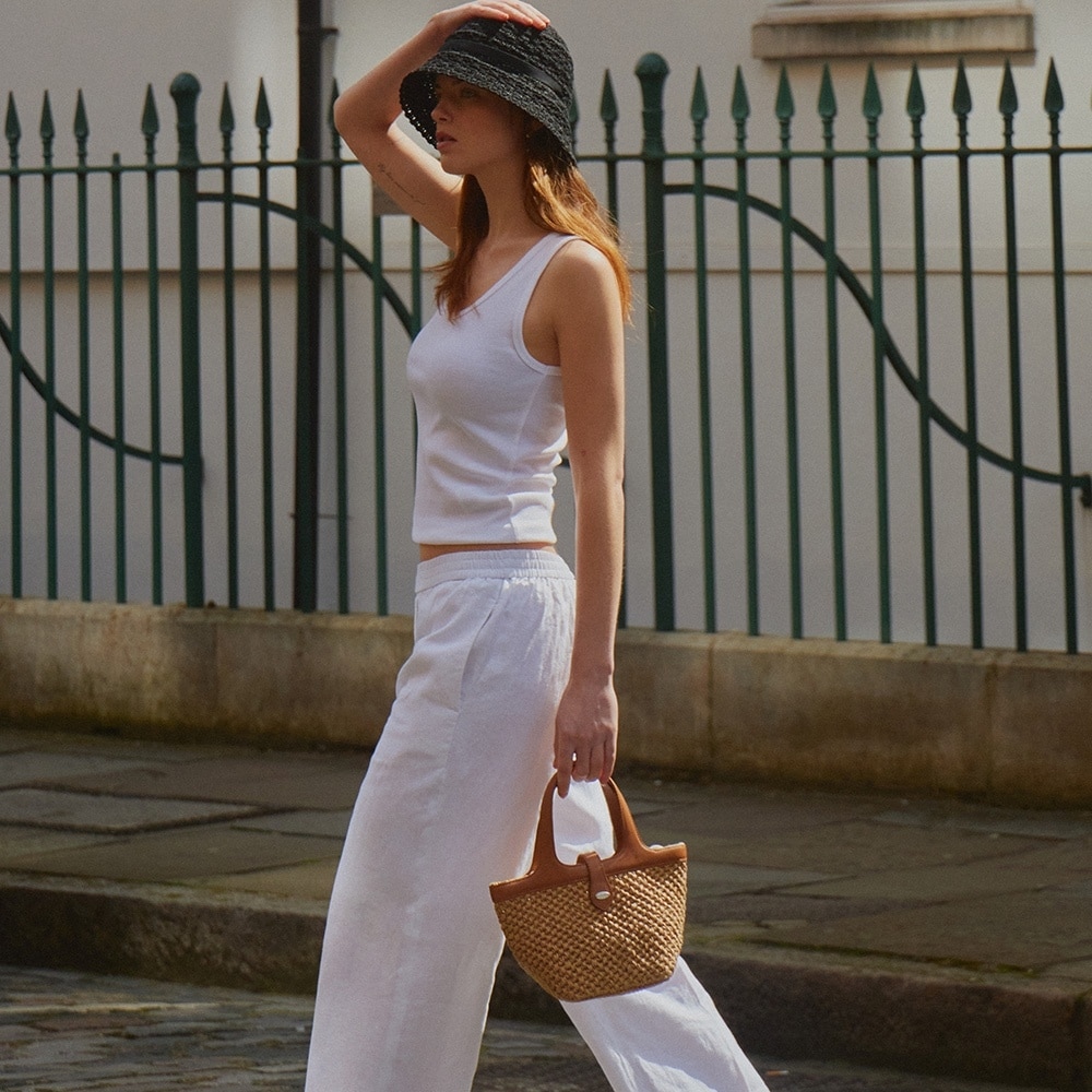 ジャスティナ J. レターかぎ針編みバケットハット BK (JEACEM4BS905BK260) ジャスティナ J. レターかぎ針編みバケットハット BK (JEACEM4BS905BK260)