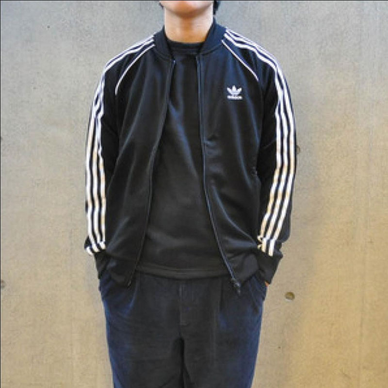 日本未入荷 ADIDAS ORIGINALS CW1256 ブラック アディダス スーパースター トップス 秋 冬 ジャージ ジャケット 韓国ファッション ジップアップ 日本未入荷 ADIDAS ORIGINALS CW1256 ブラック アディダス スーパースター トップス 秋 冬 ジャージ ジャケット 韓国ファッション ジップアップ