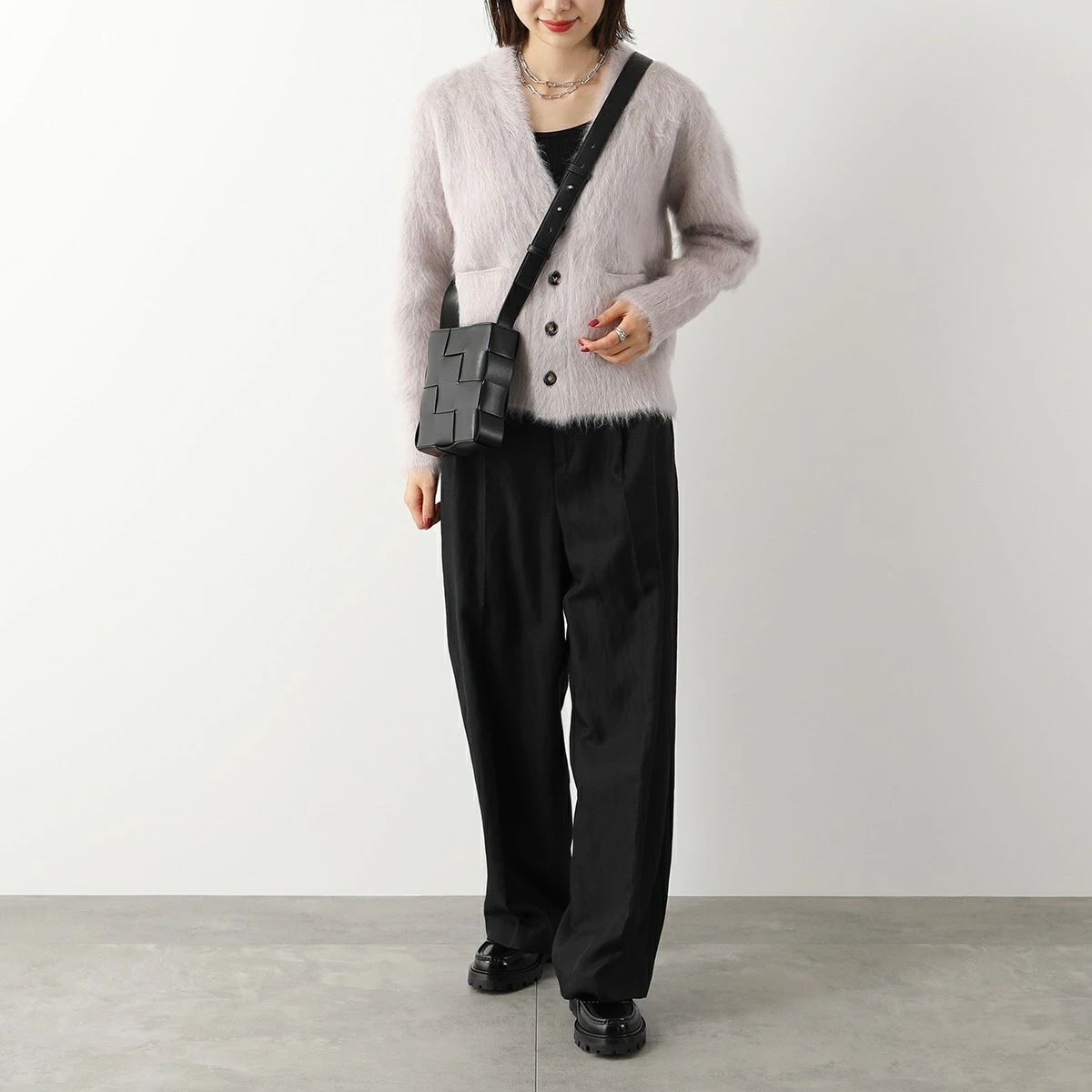 BOTTEGA VENETA ボッテガヴェネタ ショルダーバッグ CASSETTE カセット 729298 VBWD3 レディース マキシイントレチャート レザー フォンポーチ 鞄 8803 BOTTEGA VENETA ボッテガヴェネタ ショルダーバッグ CASSETTE カセット 729298 VBWD3 レディース マキシイントレチャート レザー フォンポーチ 鞄 8803