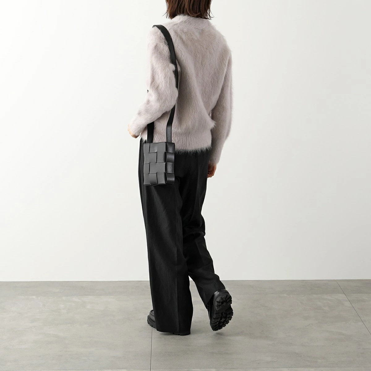 BOTTEGA VENETA ボッテガヴェネタ ショルダーバッグ CASSETTE カセット 729298 VBWD3 レディース マキシイントレチャート レザー フォンポーチ 鞄 8803 BOTTEGA VENETA ボッテガヴェネタ ショルダーバッグ CASSETTE カセット 729298 VBWD3 レディース マキシイントレチャート レザー フォンポーチ 鞄 8803