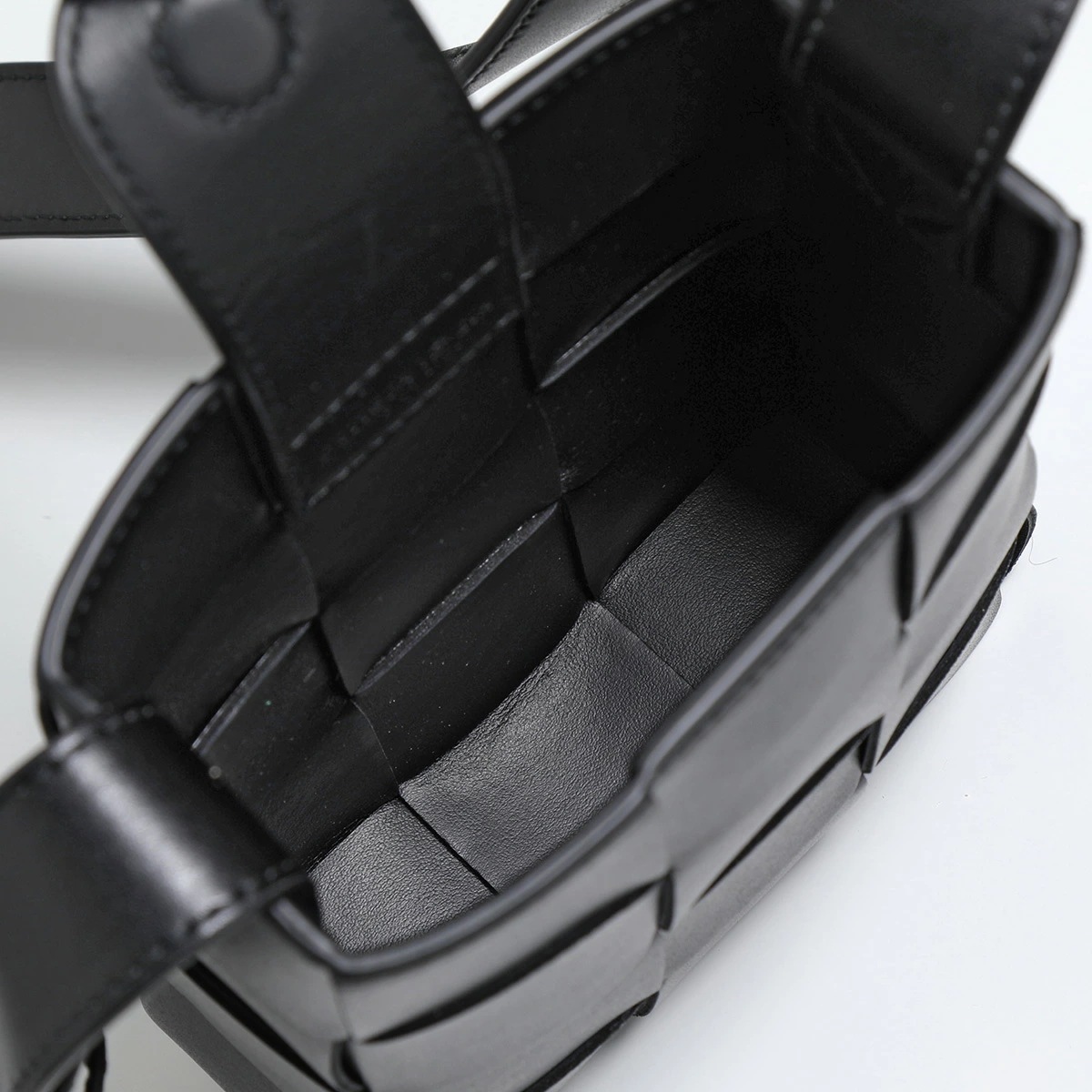 BOTTEGA VENETA ボッテガヴェネタ ショルダーバッグ CASSETTE カセット 729298 VBWD3 レディース マキシイントレチャート レザー フォンポーチ 鞄 8803 BOTTEGA VENETA ボッテガヴェネタ ショルダーバッグ CASSETTE カセット 729298 VBWD3 レディース マキシイントレチャート レザー フォンポーチ 鞄 8803