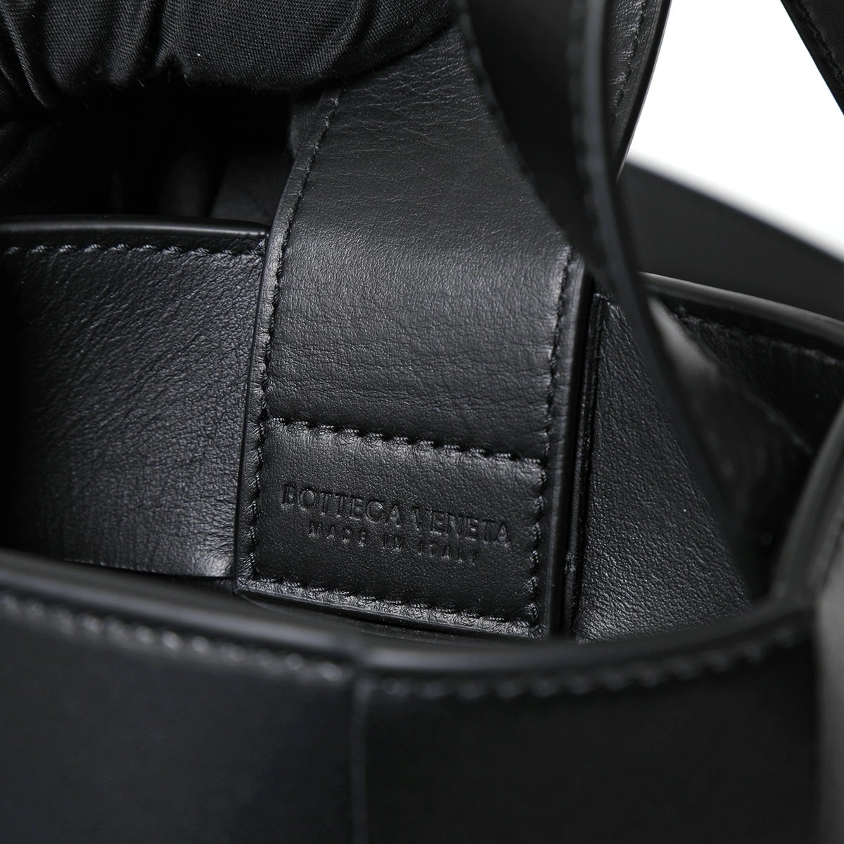 BOTTEGA VENETA ボッテガヴェネタ ショルダーバッグ CASSETTE カセット 729298 VBWD3 レディース マキシイントレチャート レザー フォンポーチ 鞄 8803 BOTTEGA VENETA ボッテガヴェネタ ショルダーバッグ CASSETTE カセット 729298 VBWD3 レディース マキシイントレチャート レザー フォンポーチ 鞄 8803