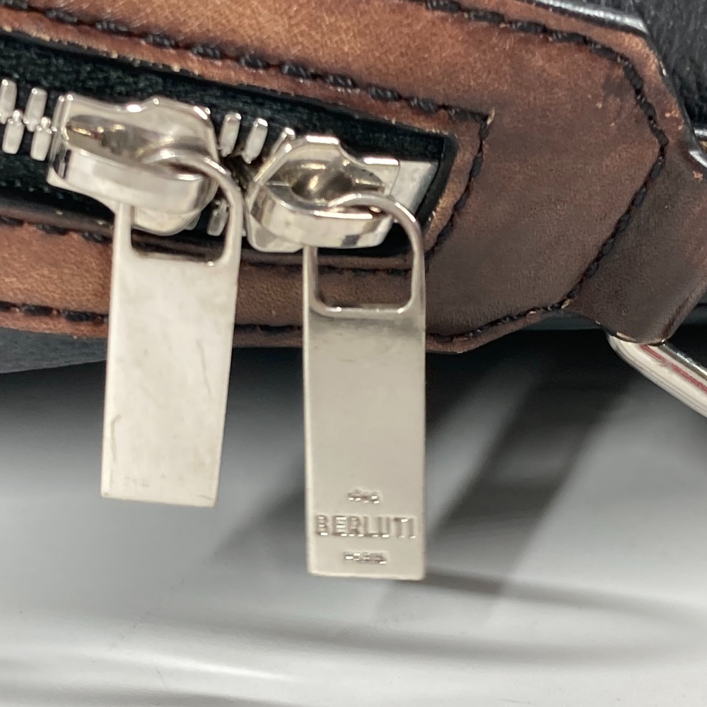 Berluti ベルルッティ ボディバッグ ロゴ カバン クロス ショルダーバッグ PVC/レザー ブラック系 Berluti ベルルッティ ボディバッグ ロゴ カバン クロス ショルダーバッグ PVC/レザー ブラック系