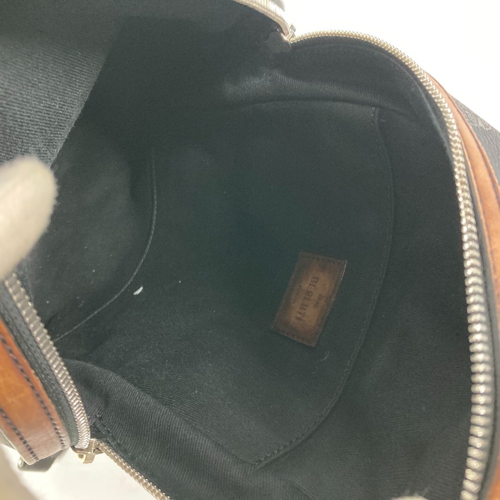 Berluti ベルルッティ ボディバッグ ロゴ カバン クロス ショルダーバッグ PVC/レザー ブラック系 Berluti ベルルッティ ボディバッグ ロゴ カバン クロス ショルダーバッグ PVC/レザー ブラック系