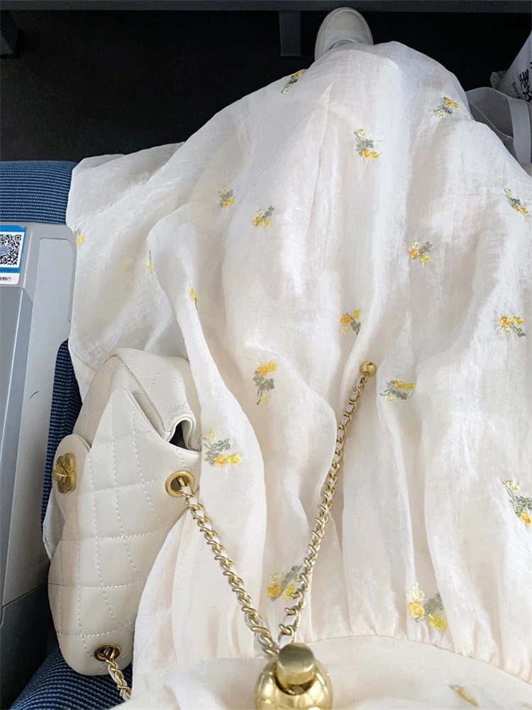 2025 春夏 ミモレ丈 ロングキャミソールワンピース 小花 フラワーおしゃれ かわいい ドレス Vネック 韓国ファッション レディース 白 お出かけ キュート 甘めフレンチスリーブ 2025 春夏 ミモレ丈 ロングキャミソールワンピース 小花 フラワーおしゃれ かわいい ドレス Vネック 韓国ファッション レディース 白 お出かけ キュート 甘めフレンチスリーブ