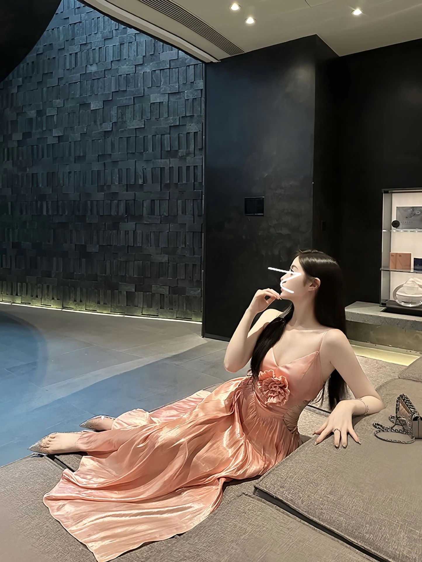 オレンジピンクサスペンダー立体フラワープリーツドレスロングスカート女性用軽い大人プリーツバックレスホリデースカート オレンジピンクサスペンダー立体フラワープリーツドレスロングスカート女性用軽い大人プリーツバックレスホリデースカート