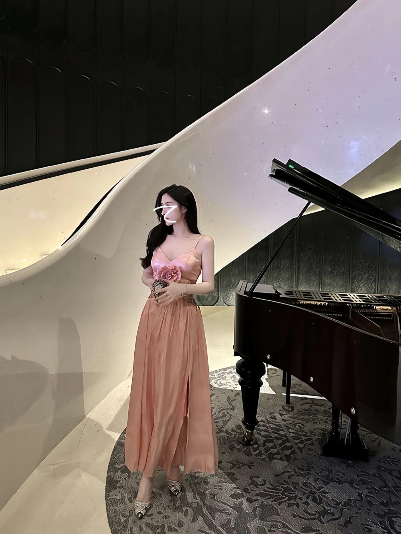 オレンジピンクサスペンダー立体フラワープリーツドレスロングスカート女性用軽い大人プリーツバックレスホリデースカート オレンジピンクサスペンダー立体フラワープリーツドレスロングスカート女性用軽い大人プリーツバックレスホリデースカート