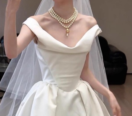 ウェディングドレス デザイン感 オフショルダー プリンセスライン ファスナー 大人っぽい 拳式 ウェディングドレス デザイン感 オフショルダー プリンセスライン ファスナー 大人っぽい 拳式
