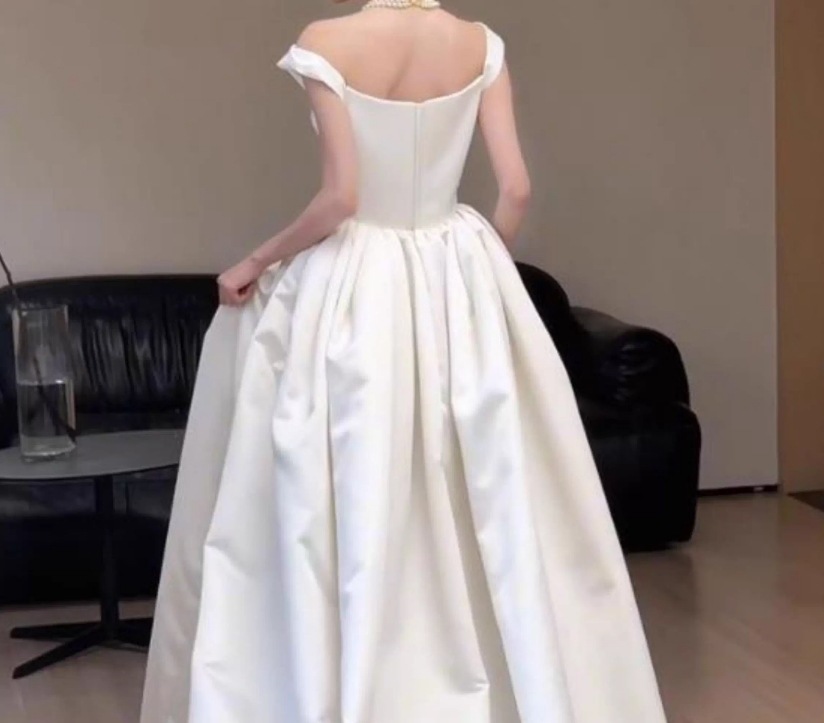 ウェディングドレス デザイン感 オフショルダー プリンセスライン ファスナー 大人っぽい 拳式 ウェディングドレス デザイン感 オフショルダー プリンセスライン ファスナー 大人っぽい 拳式