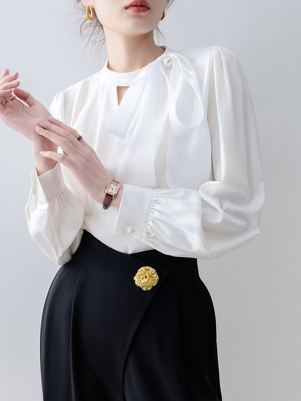 【1点ご購入 で10点プレゼントいたします】白のハーフハイネックリボン感シャツ春服女2025年トップス早春パフスリーブシャツ 【1点ご購入 で10点プレゼントいたします】白のハーフハイネックリボン感シャツ春服女2025年トップス早春パフスリーブシャツ