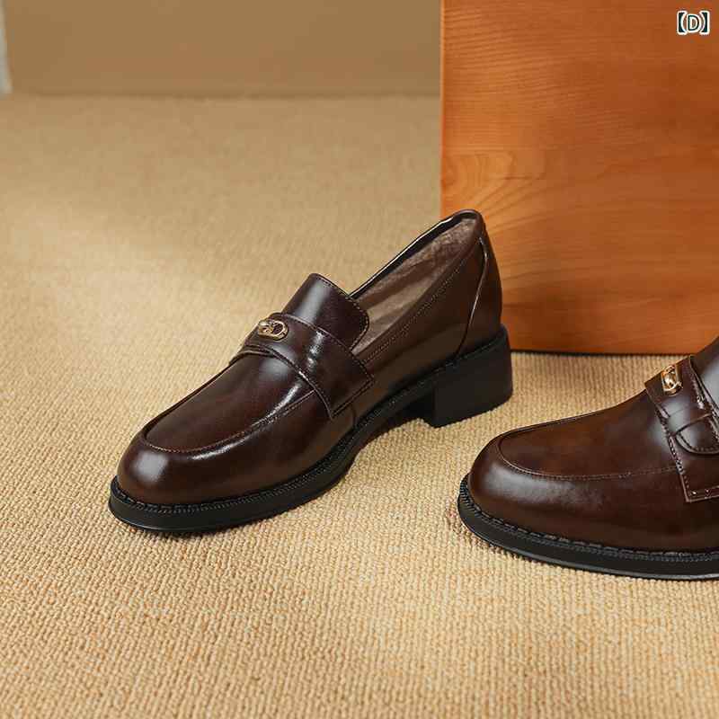 ローファー レディース 通学 通勤 学生 カレッジ 仕事 オフィス ゴールドバックル 厚手 ヒール 女性 英国 スタイル 革 ラウンドトゥ スリッポン シューズ シンプル ミディアム ヒール レトロ