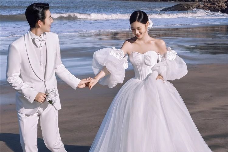 パーティー ウェディングドレス 白 ドレス 花嫁 結婚式 パーティードレス レース オフショルダー 花嫁ロングドレス 結婚式 露背 二次会 お呼ばれ 挙式 姫系 取り外し可能なパフスリーブ_3