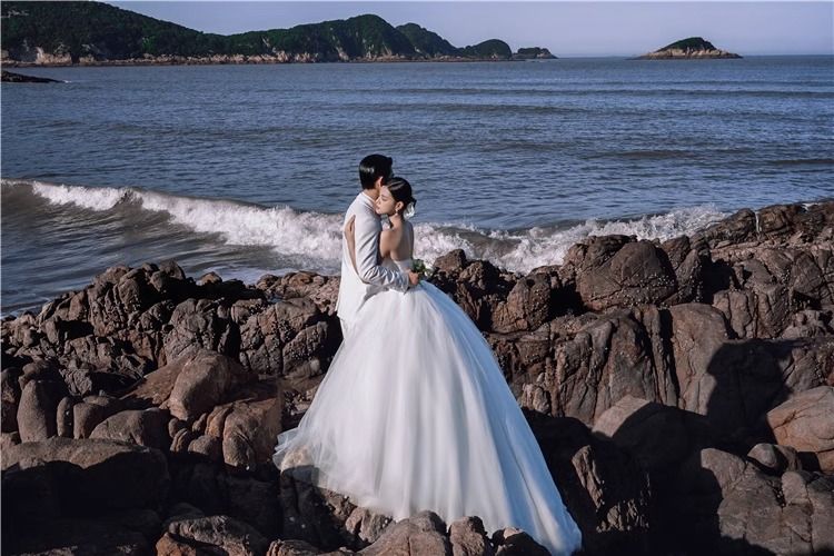 パーティー ウェディングドレス 白 ドレス 花嫁 結婚式 パーティードレス レース オフショルダー 花嫁ロングドレス 結婚式 露背 二次会 お呼ばれ 挙式 姫系 取り外し可能なパフスリーブ_4