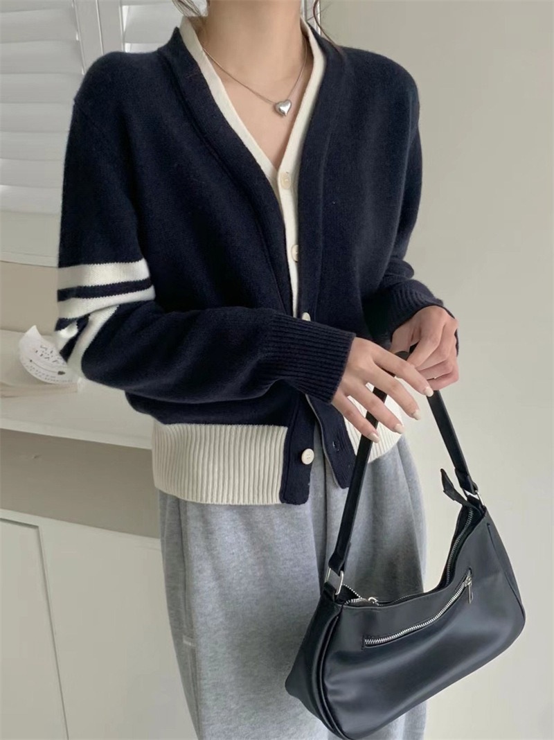 トップス カーディガン 長袖 Vネック ミディアム丈 前開き ボタン 萌え袖 重ね着風 かわいい 大人可愛い きれいめ シンプル 上品 おしゃれ かっこいい カジュアル こなれ感 個性的 主役級 ラフ