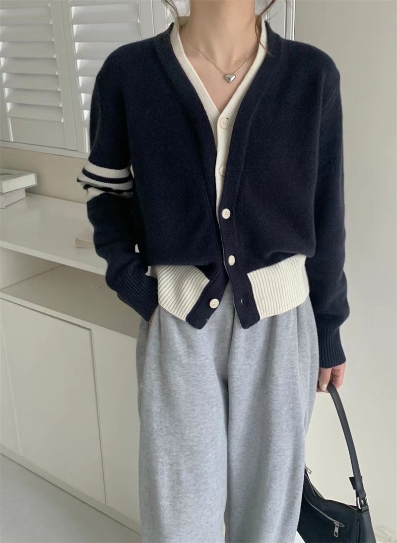 トップス カーディガン 長袖 Vネック ミディアム丈 前開き ボタン 萌え袖 重ね着風 かわいい 大人可愛い きれいめ シンプル 上品 おしゃれ かっこいい カジュアル こなれ感 個性的 主役級 ラフ