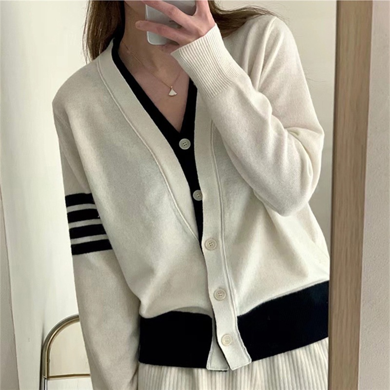 トップス カーディガン 長袖 Vネック ミディアム丈 前開き ボタン 萌え袖 重ね着風 かわいい 大人可愛い きれいめ シンプル 上品 おしゃれ かっこいい カジュアル こなれ感 個性的 主役級 ラフ