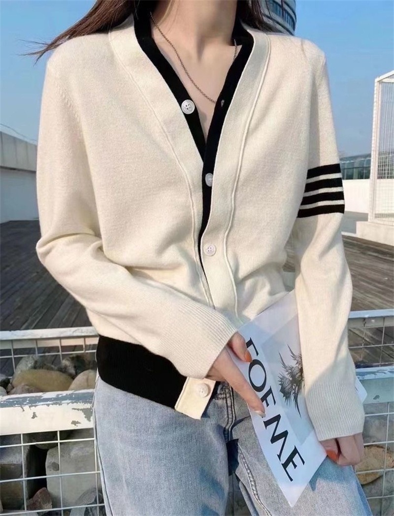 トップス カーディガン 長袖 Vネック ミディアム丈 前開き ボタン 萌え袖 重ね着風 かわいい 大人可愛い きれいめ シンプル 上品 おしゃれ かっこいい カジュアル こなれ感 個性的 主役級 ラフ