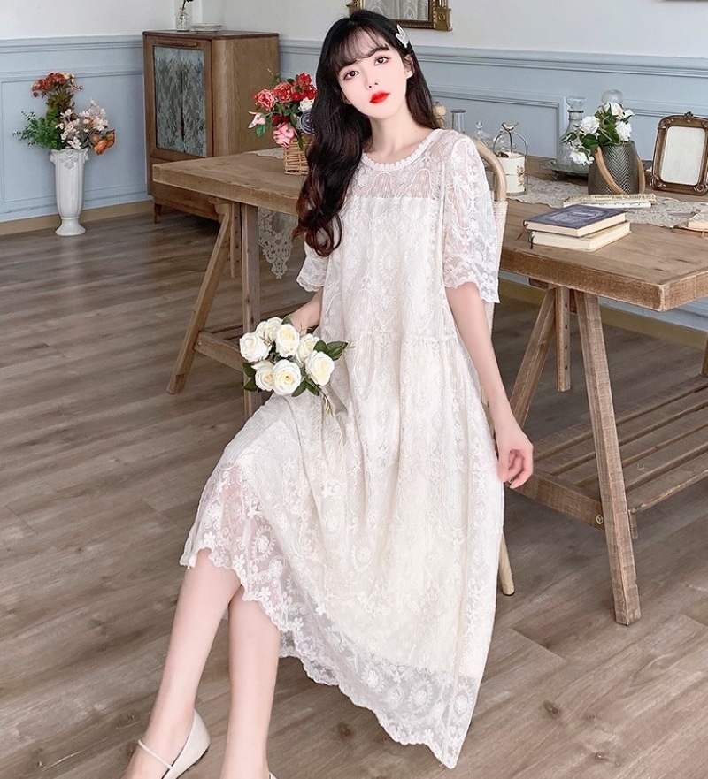 ワンピース フレアワンピース ミモレ丈 半袖 5分袖 スクエアネック フレア Aライン 刺繍 きれいめ シンプル 大人 上品 おしゃれ 大人女子 エレガント 花柄 春 夏 レディース デート お出かけ