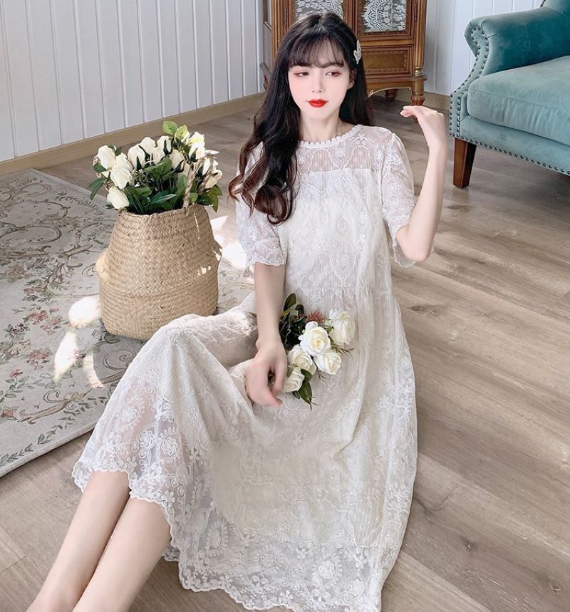 ワンピース フレアワンピース ミモレ丈 半袖 5分袖 スクエアネック フレア Aライン 刺繍 きれいめ シンプル 大人 上品 おしゃれ 大人女子 エレガント 花柄 春 夏 レディース デート お出かけ