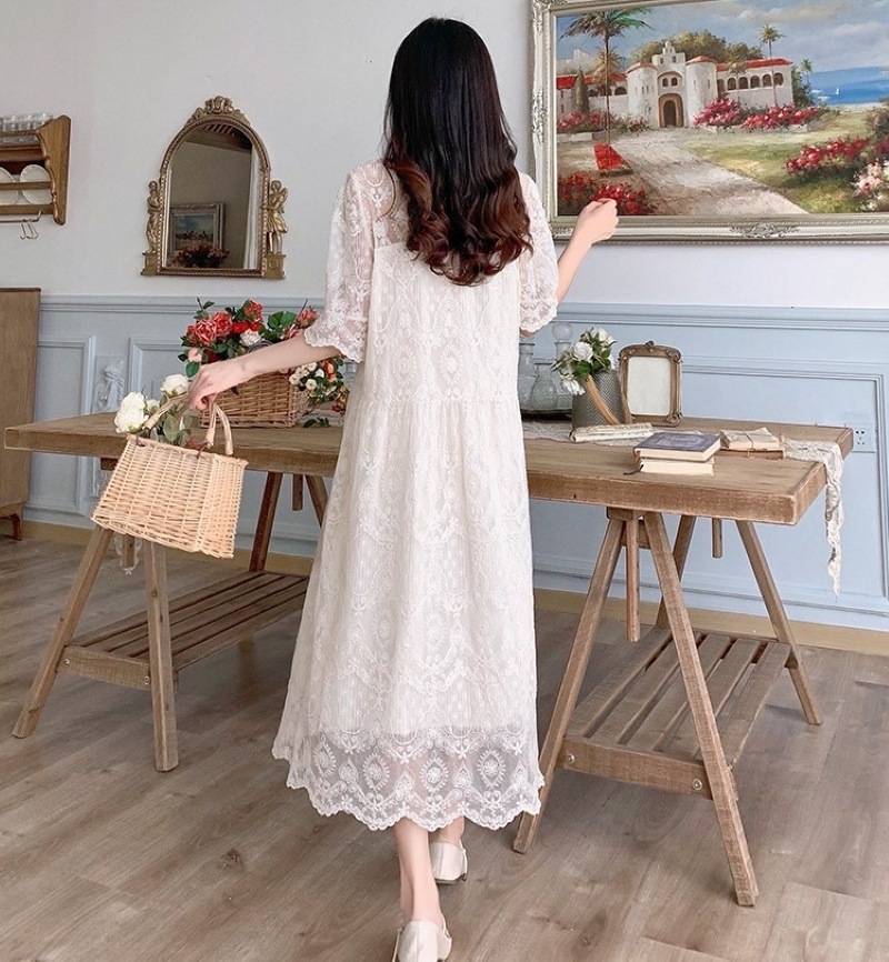 ワンピース フレアワンピース ミモレ丈 半袖 5分袖 スクエアネック フレア Aライン 刺繍 きれいめ シンプル 大人 上品 おしゃれ 大人女子 エレガント 花柄 春 夏 レディース デート お出かけ