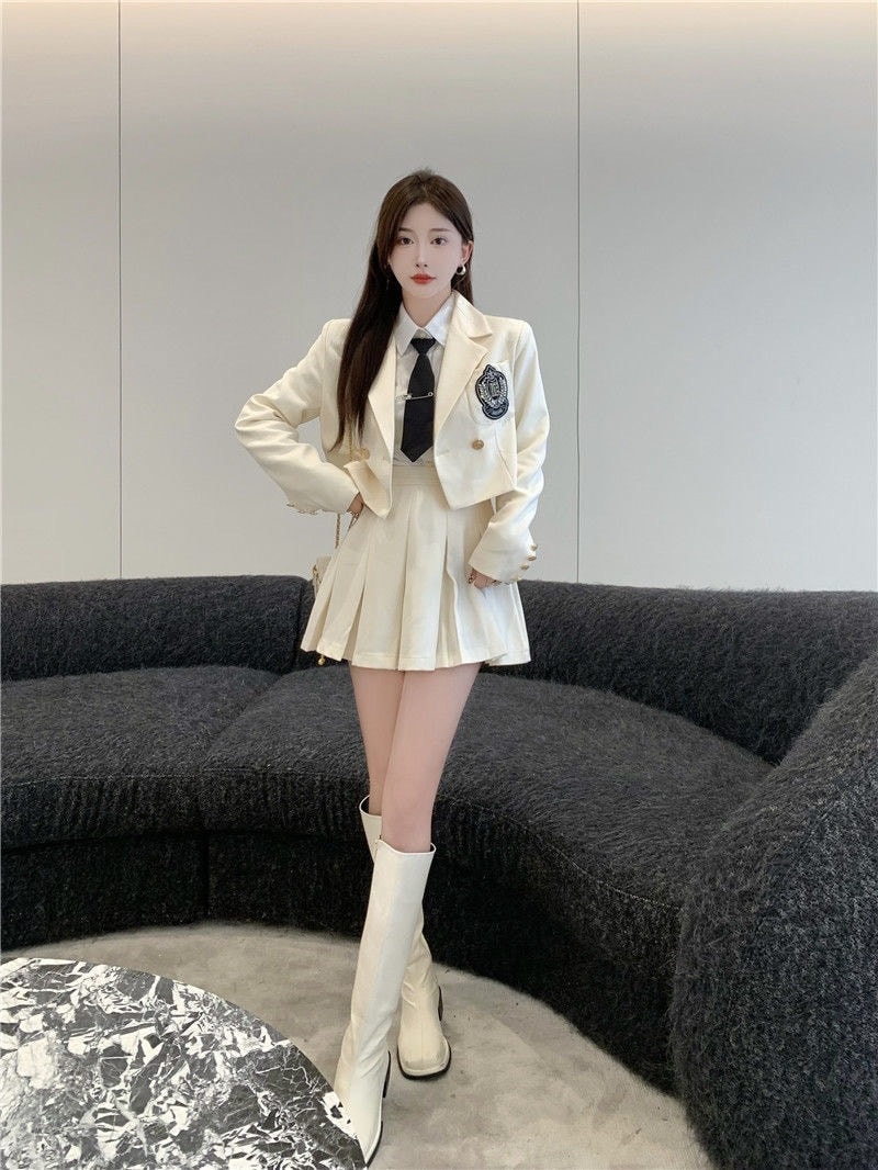学院風の小さい背広JKスーツの気質韓版バッジの背広白シャツの高い腰のプリーツスカート制服の3点セットです