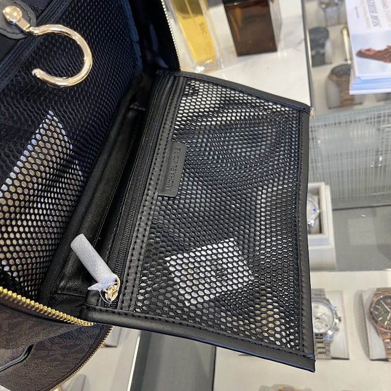 即発 正規品 USA直送 多機能トラベルコスメティックバッグ 35H3GTVN7M-BLACK 即発 正規品 USA直送 多機能トラベルコスメティックバッグ 35H3GTVN7M-BLACK