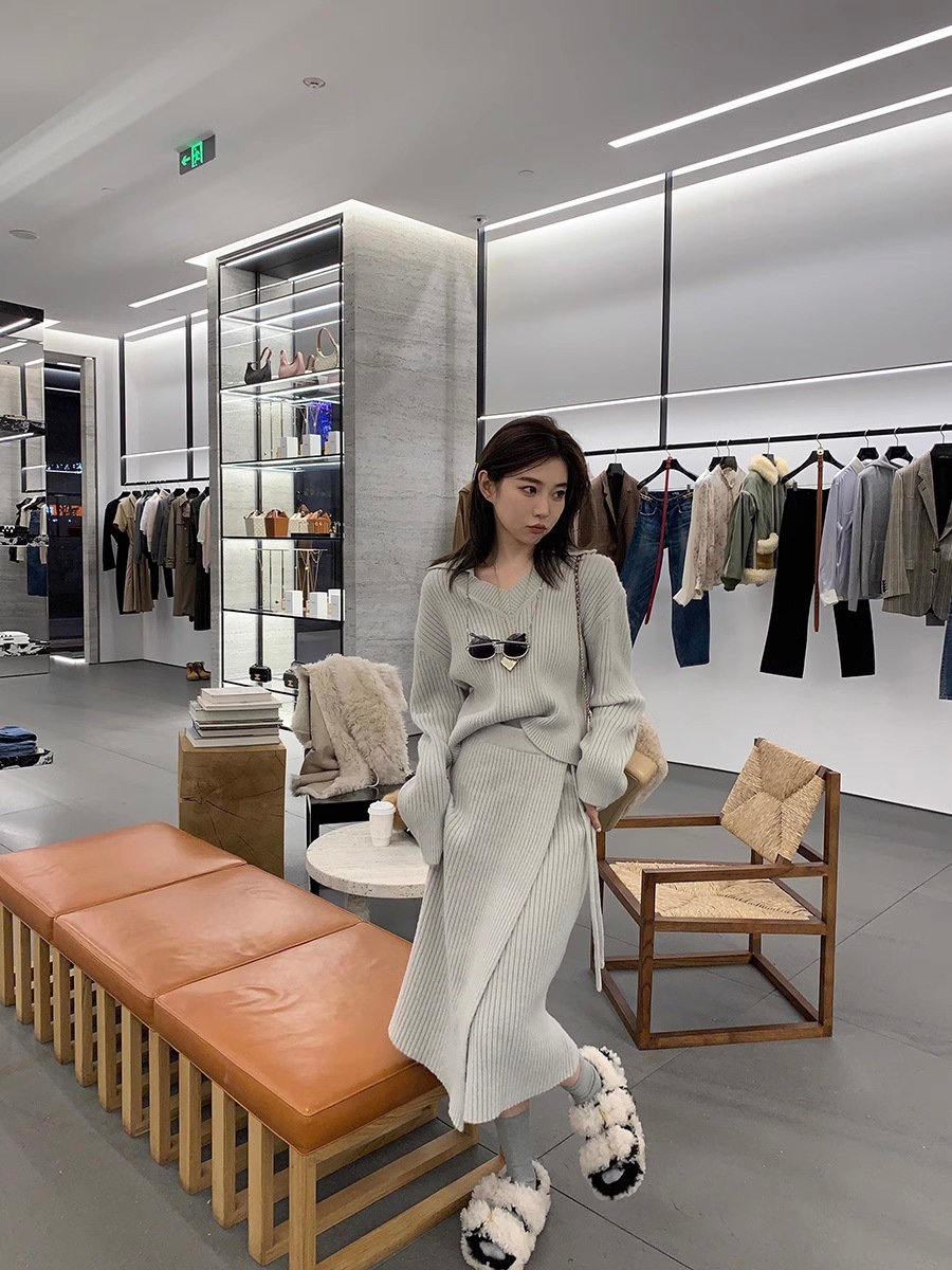 トップス スカート セットアップ ミモレ ミモレ丈 袖あり 長袖 Vネック 襟付き スリット サイドスリット 大人可愛い きれいめ シンプル カジュアル 大人 上品 おしゃれ お洒落 大人女子