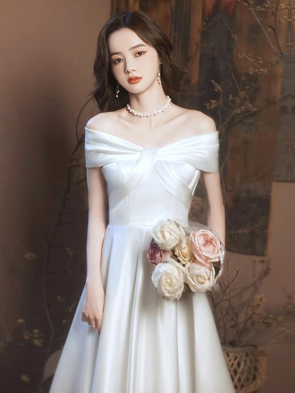 ウェディングドレス オフショルダー ホワイト 白 ミモレドレス シンプル 袖あり 背中開き 編み上げ 花嫁 結婚式 披露宴 お呼ばれ 20代 30代 40代 前撮り 後撮り フォト婚 bi045zez ウェディングドレス オフショルダー ホワイト 白 ミモレドレス シンプル 袖あり 背中開き 編み上げ 花嫁 結婚式 披露宴 お呼ばれ 20代 30代 40代 前撮り 後撮り フォト婚 bi045zez