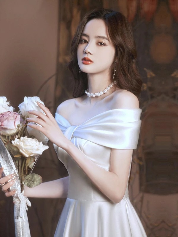 ウェディングドレス オフショルダー ホワイト 白 ミモレドレス シンプル 袖あり 背中開き 編み上げ 花嫁 結婚式 披露宴 お呼ばれ 20代 30代 40代 前撮り 後撮り フォト婚 bi045zez ウェディングドレス オフショルダー ホワイト 白 ミモレドレス シンプル 袖あり 背中開き 編み上げ 花嫁 結婚式 披露宴 お呼ばれ 20代 30代 40代 前撮り 後撮り フォト婚 bi045zez